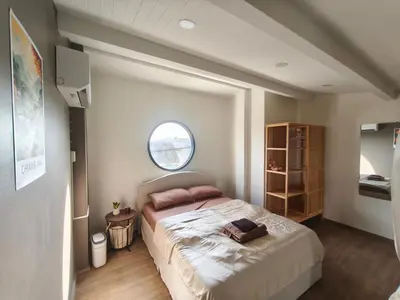 a bedroom with a bed and a window at PS Guesthouse in Kathu