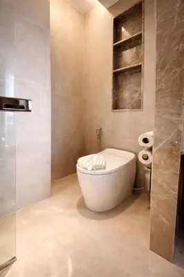 a bathroom with a bath tub and a toilet at Потрясающие апартаменты на Банг Тао in Laguna Phuket