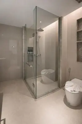 a bathroom with a glass shower and a toilet at Потрясающие апартаменты на Банг Тао in Laguna Phuket