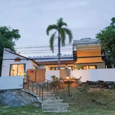 Beautiful 4 bedroom ocean view white house