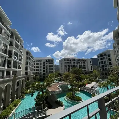 Title Legendary suite pool view E301