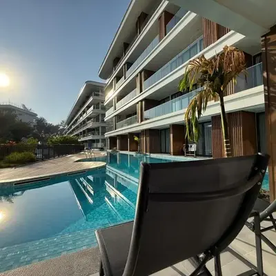 Sunshine BEACH FRONT access to the pool