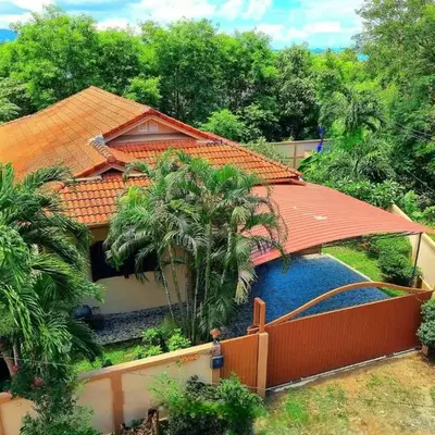 Jasmine's Bungalow 3 bedroom 2 bathrooms Baby Cots