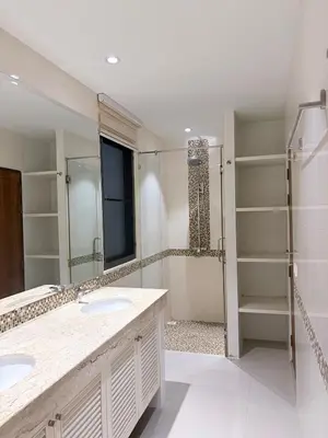 a bathroom with two sinks and a large mirror at Stunning 3 Bedroom pool villa in Ban Thalat Choeng Thale