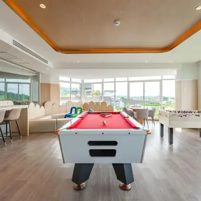 C261 Work Play & Stay City 1BR Condo Poo l& Gym