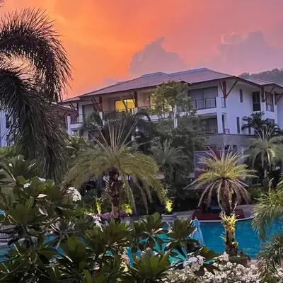 Beachfront 2BR Apartment with Pool View