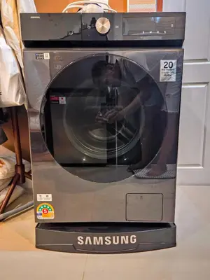 a samsung microwave oven with a person inside at Bimi warm house in Ban Na Sat