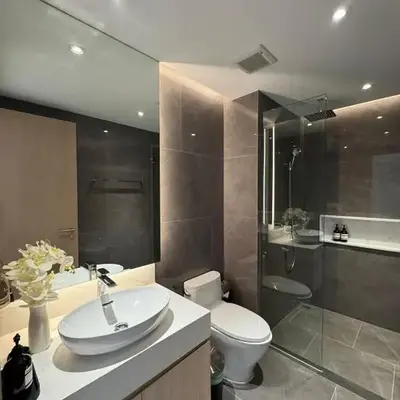 Modern 1BR Condo Top Floor Pool