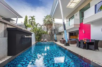 a swimming pool in the middle of a house at 3 BR Pool Villa Kloua near Chalong Temple in Ban Na Bon