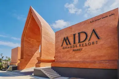 a sign for the milla grand canyon resort at Mida Grande Surin Private Suites in Ban Lum Fuang