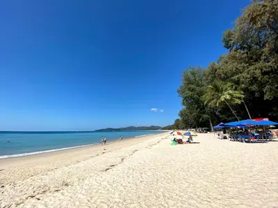 a beach with people on the sand and the ocean at Large 1 Bedroom Apt Sleeps 4, Close to Beach - RM 2 in Ban Lum Fuang