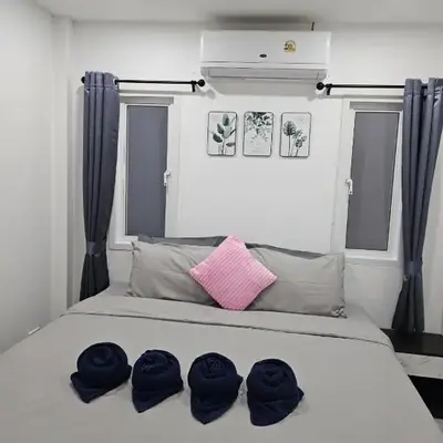 Large 1 Bedroom Apt Sleeps 4