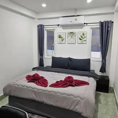 Large 1 Bedroom Apt Sleeps 4