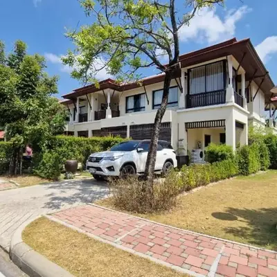 Desiner Villa in Laguna Village