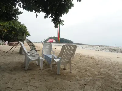 two chairs and a swing on the beach at Vacation House in Klong Muang Beach