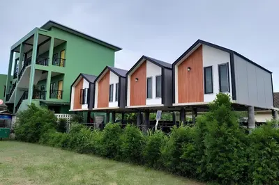 a row of houses in a row at N&N HOUSE Laem Hin in Ban Laem Hin