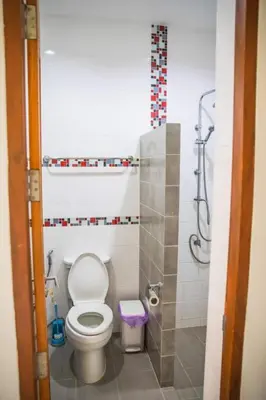 a bathroom with a toilet and a shower at Новый дом 106 м2, территория 160 м2 и своя парковка in Phuket Town