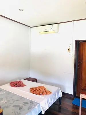 a small room with a bed and a tv at JR GYM & Resort in Phi Phi Don