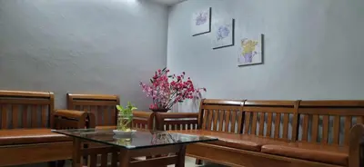 a restaurant with benches and a table and flowers at ก้านกล้วยแมนชั่น Gankluy Mansion in Phuket Town