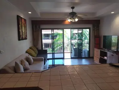 a living room with a couch and a television at Appartamento Patong Beach, all'interno del Sai Rougn residence in Patong Beach