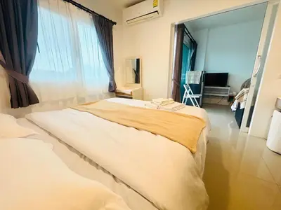 a bedroom with two beds and a window at Phuket naka Condon-41\u65e0\u8fb9\u6cf3\u6c60\u514d\u8d39\u4e0a\u7f51\u514d\u8d39\u505c\u8f66\u4f4d in Phuket Town