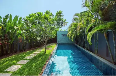 a swimming pool in the backyard of a villa at Вилла с бассейном на Най Харн, 3 спальни G7 in Rawai Beach